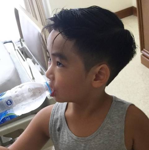 น้องออก้า ลูกชายเปิ้ล นาคร ตัดผมแล้วหล่อเฟี้ยวฟ้าว รัศมีโอปป้าแผ่ซ่าน น้องออก้า ลูกชายเปิ้ล นาคร ตัดผมแล้วหล่อเฟี้ยวฟ้าว รัศมีโอปป้าแผ่ซ่าน