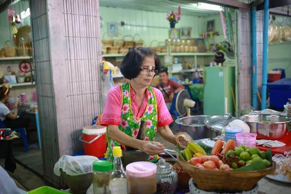 ตลาดลาดชะโด ตลาดลาดชะโด