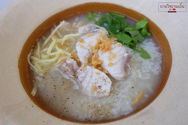 ของอร่อยตลาดนัดเรือบิน ของอร่อยตลาดนัดเรือบิน