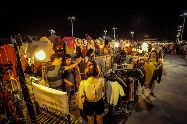 ตลาดนัดกลางคืน กรุงเทพฯ ตลาดนัดกลางคืน กรุงเทพฯ