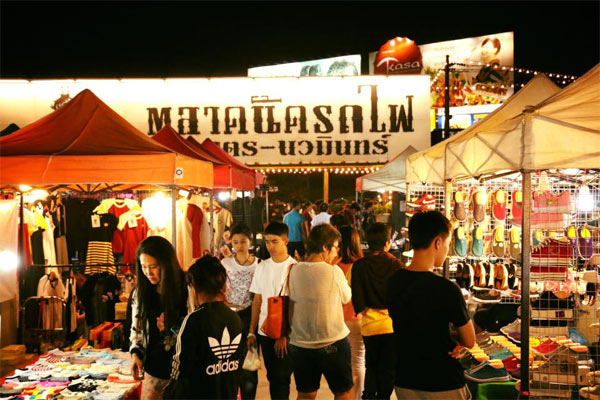 ตลาดนัดกลางคืน กรุงเทพฯ ตลาดนัดกลางคืน กรุงเทพฯ