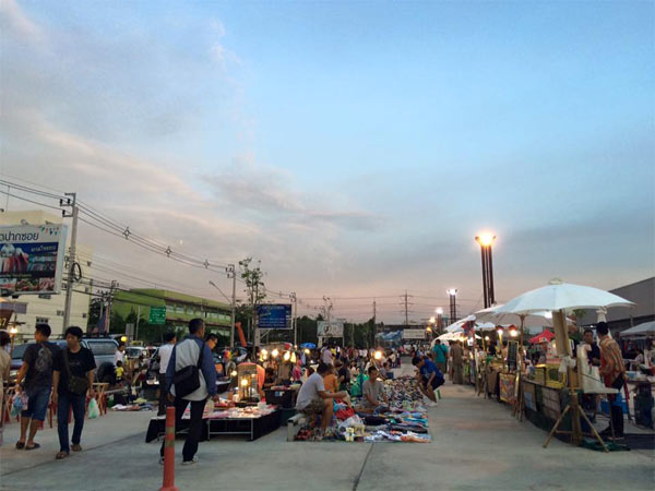 ตลาดนัดกลางคืน กรุงเทพฯ ตลาดนัดกลางคืน กรุงเทพฯ