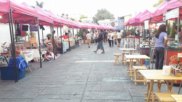 ตลาดนัดกลางคืน กรุงเทพฯ ตลาดนัดกลางคืน กรุงเทพฯ