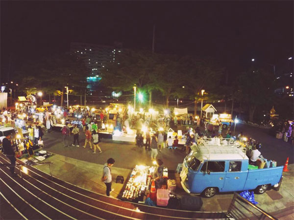 ตลาดนัดกลางคืน กรุงเทพฯ ตลาดนัดกลางคืน กรุงเทพฯ