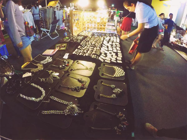 ตลาดนัดกลางคืน กรุงเทพฯ ตลาดนัดกลางคืน กรุงเทพฯ
