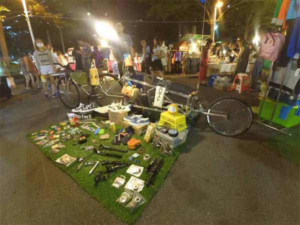 ตลาดนัดกลางคืน กรุงเทพฯ ตลาดนัดกลางคืน กรุงเทพฯ
