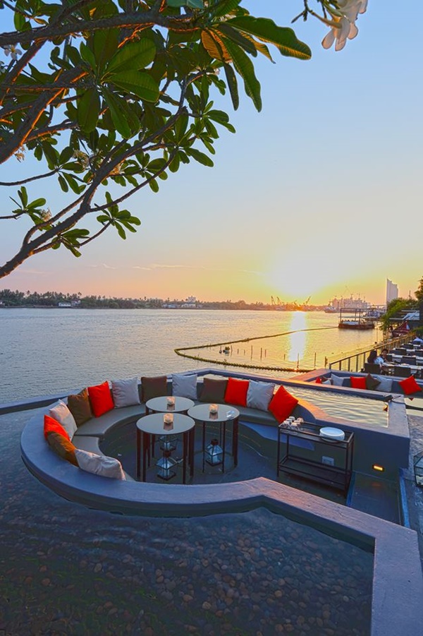 ร้านอาหารริมน้ำ ร้านอาหารริมน้ำ