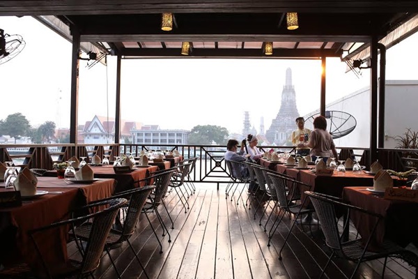 ร้านอาหารริมน้ำ ร้านอาหารริมน้ำ