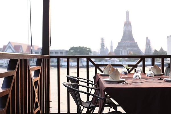 ร้านอาหารริมน้ำ