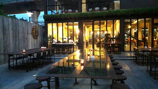 ร้านอาหารและคาเฟ่ ใกล้ BTS ร้านอาหารและคาเฟ่ ใกล้ BTS