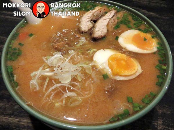 ร้านอาหารจานยักษ์ ร้านอาหารจานยักษ์