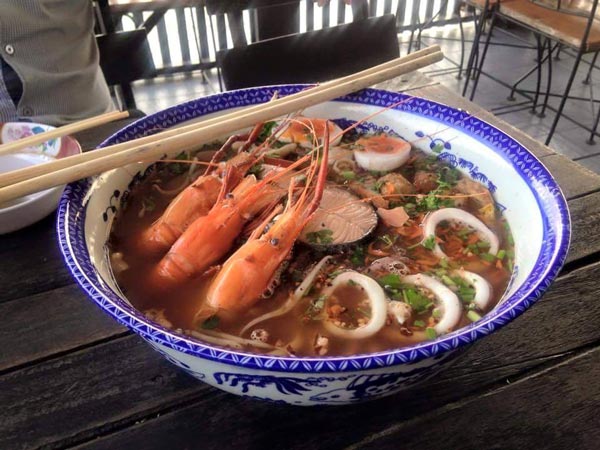 ร้านก๋วยเตี๋ยวชามยักษ์ ร้านก๋วยเตี๋ยวชามยักษ์