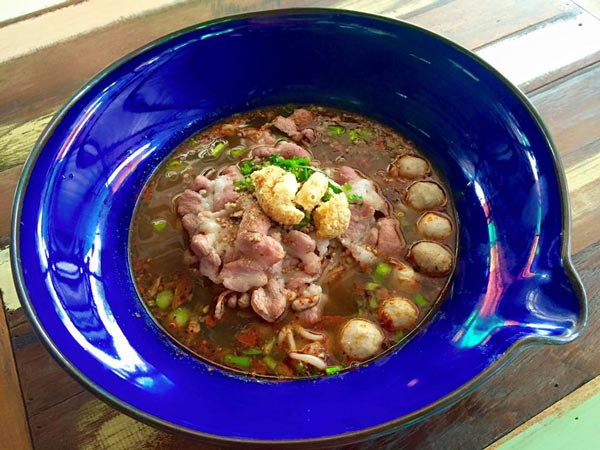 ร้านก๋วยเตี๋ยวชามยักษ์ ร้านก๋วยเตี๋ยวชามยักษ์