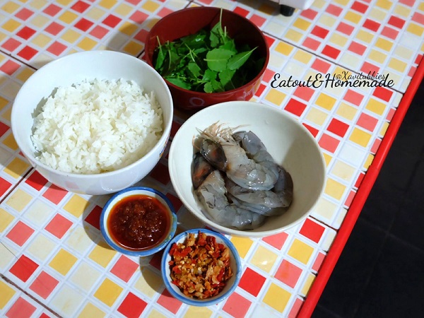 ข้าวผัดกะเพราคลุกมันกุ้ง ข้าวผัดกะเพราคลุกมันกุ้ง