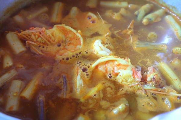 แกงเหลืองไหลบัวกุ้ง แกงเหลืองไหลบัวกุ้ง