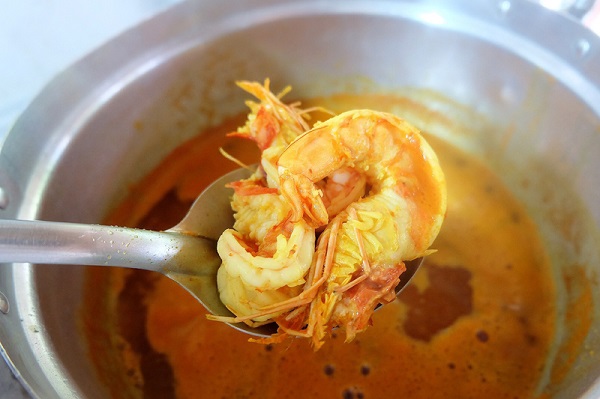 แกงเหลืองไหลบัวกุ้ง แกงเหลืองไหลบัวกุ้ง