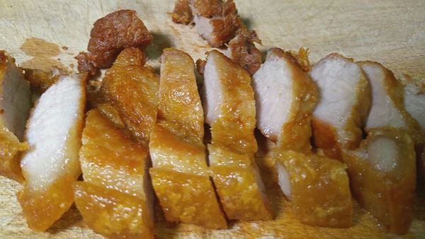 หมูกรอบทอดน้ำปลา หมูกรอบทอดน้ำปลา