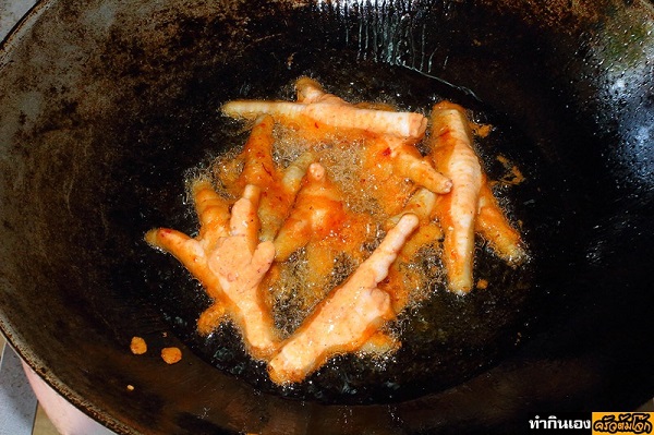 ตีนไก่ทอดกรอบพริกแกง ตีนไก่ทอดกรอบพริกแกง