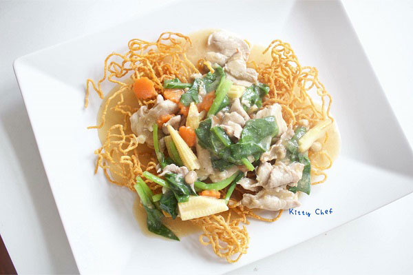 ราดหน้าหมี่กรอบ ราดหน้าหมี่กรอบ
