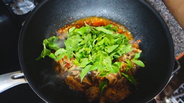 ผัดกะเพราเป็ดพะโล้ ผัดกะเพราเป็ดพะโล้