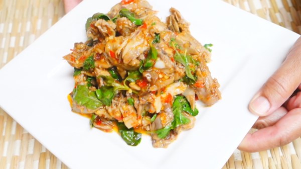 ผัดกะเพราเป็ดพะโล้ ผัดกะเพราเป็ดพะโล้
