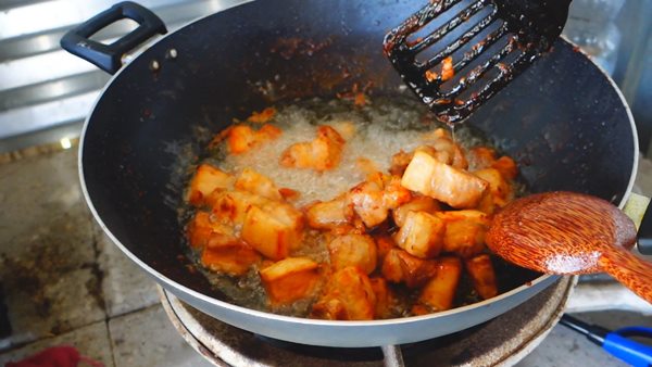 หมูสามชั้นทอดเค็ม หมูสามชั้นทอดเค็ม
