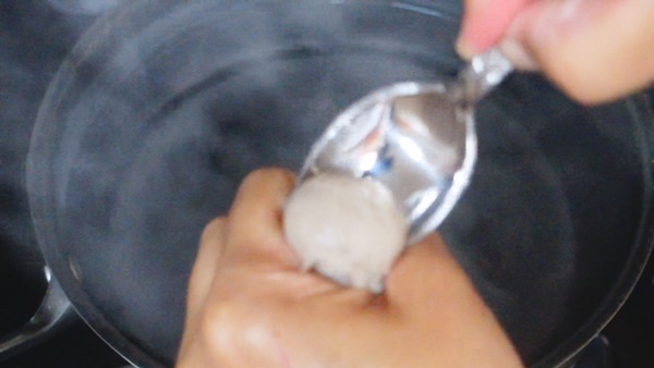 แกงเขียวหวานลูกชิ้นปลาอินทรี แกงเขียวหวานลูกชิ้นปลาอินทรี