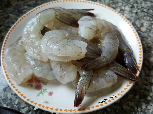 กุ้งทอดกระเทียมพริกไทย กุ้งทอดกระเทียมพริกไทย