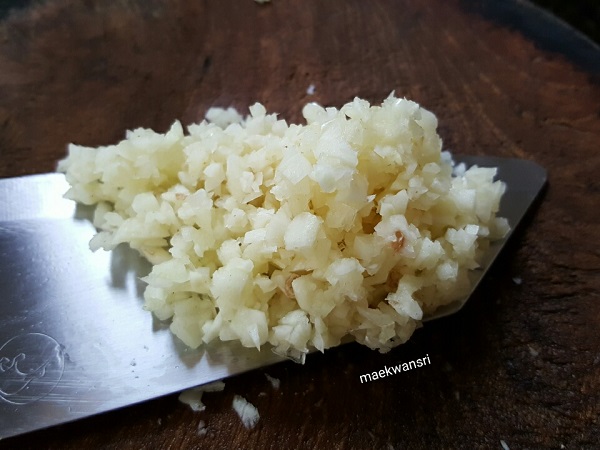 กุ้งทอดกระเทียมพริกไทย กุ้งทอดกระเทียมพริกไทย