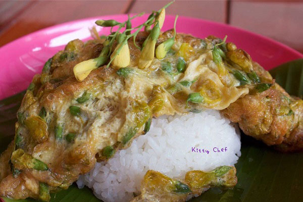 ไข่เจียวดอกโสน ไข่เจียวดอกโสน
