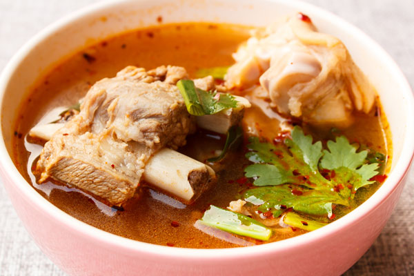 ส้มตำ ต้มแซ่บกระดูกหมู