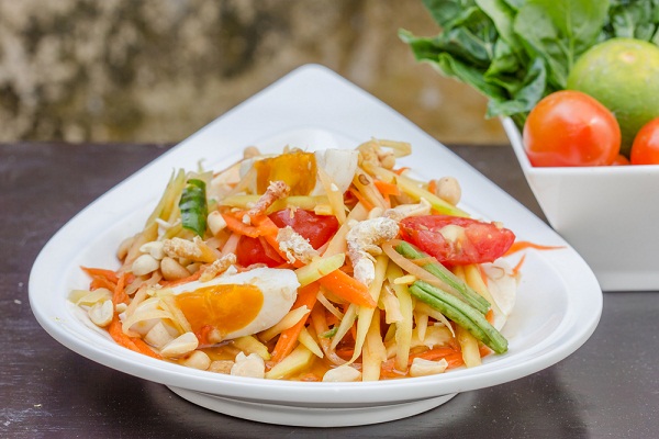 ส้มตำ ส้มตำไทยไข่เค็ม