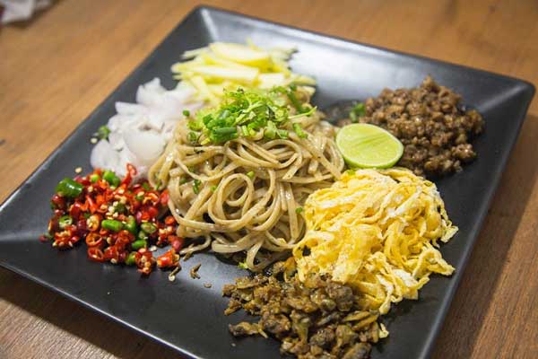 สปาเกตตีคลุกกะปิ สปาเกตตีคลุกกะปิ