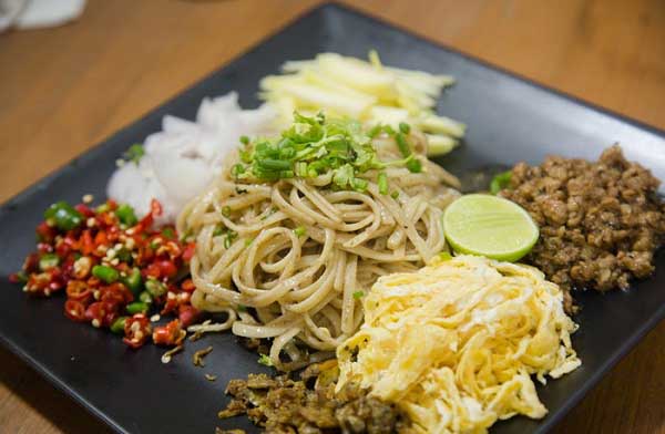 สปาเกตตีคลุกกะปิ สปาเกตตีคลุกกะปิ