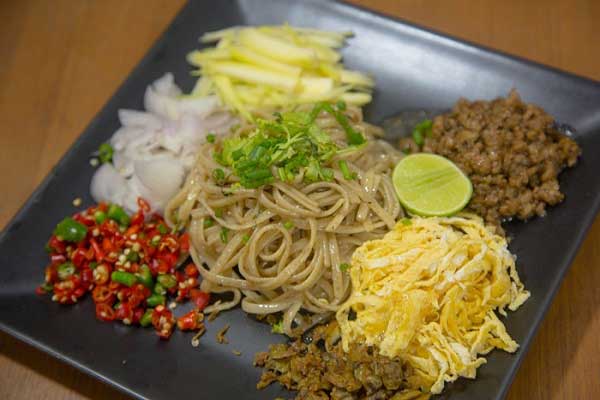 สปาเกตตีคลุกกะปิ สปาเกตตีคลุกกะปิ