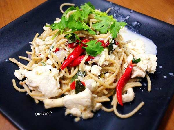 สปาเกตตีคลุกกะปิ สปาเกตตีคลุกกะปิ