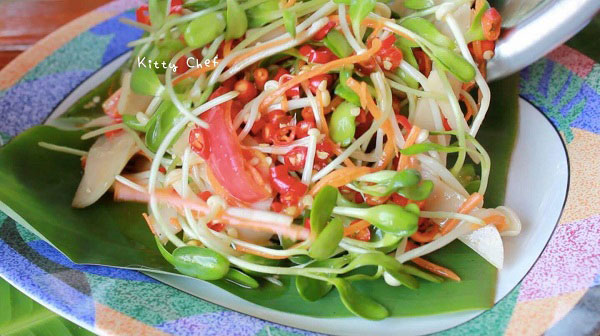 ยำต้นอ่อนทานตะวันหมูยอ ยำต้นอ่อนทานตะวันหมูยอ