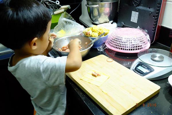 เกี๊ยวหมูลวกจิ้ม เกี๊ยวหมูลวกจิ้ม