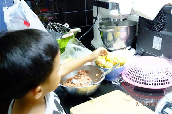 เกี๊ยวหมูลวกจิ้ม เกี๊ยวหมูลวกจิ้ม