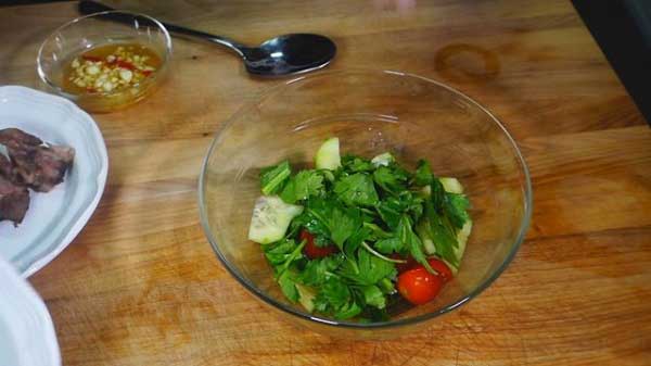 ยำเนื้อย่าง ยำเนื้อย่าง