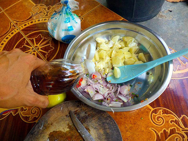 ยำมะนาวน้ำปลาหวาน ยำมะนาวน้ำปลาหวาน