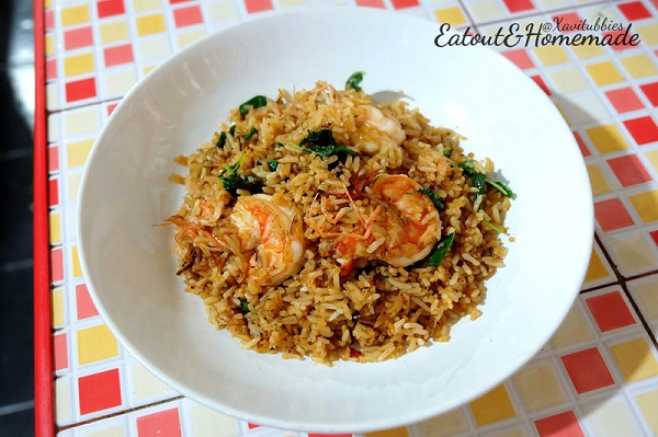 ข้าวผัดกะเพราคลุกมันกุ้ง ข้าวผัดกะเพราคลุกมันกุ้ง