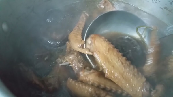 ปีกเป็ดตุ๋นเห็ดหอม ปีกเป็ดตุ๋นเห็ดหอม