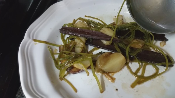 ปีกเป็ดตุ๋นเห็ดหอม ปีกเป็ดตุ๋นเห็ดหอม
