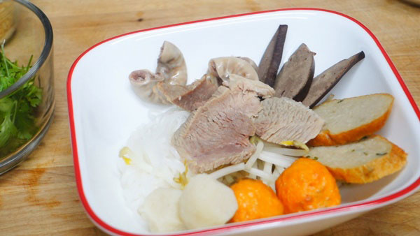 ก๋วยเตี๋ยวหมูต้มยำ วิธีทำก๋วยเตี๋ยวหมูต้มยำ