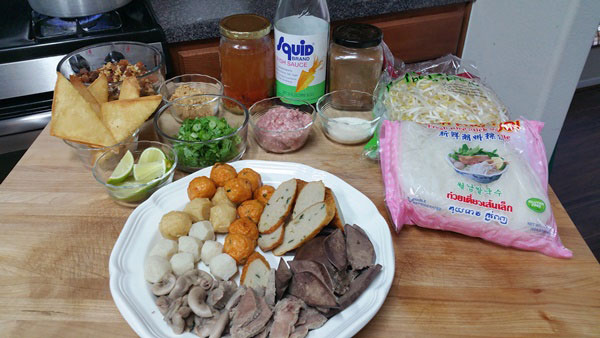 ก๋วยเตี๋ยวหมูต้มยำ ส่วนผสม ก๋วยเตี๋ยวหมูต้มยำ