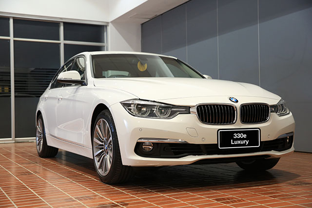 BMW 330e Luxury BMW 330e Luxury