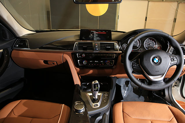 BMW 330e Luxury BMW 330e Luxury