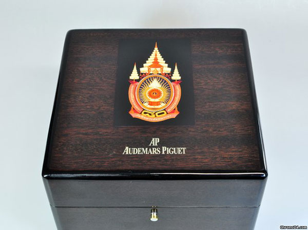 นาฬิกาเฉลิมพระเกียรติ นาฬิกาเฉลิมพระเกียรติ