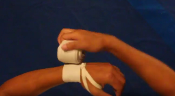 วิธีพันข้อมือนักมวย วิธีพันข้อมือนักมวย